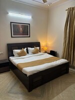 3 BHK 240 Sq.Yd. Builder Floor in Sector 45
