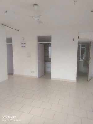 Room in 3.5 BHK Apartment at Ireo Victory Valley, Sector 67 – for Rent