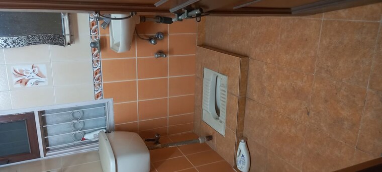 Bathroom, ip extension 2 Bedroom 900 Sq.Ft. Apartment In Ip Extension Delhi 10618810