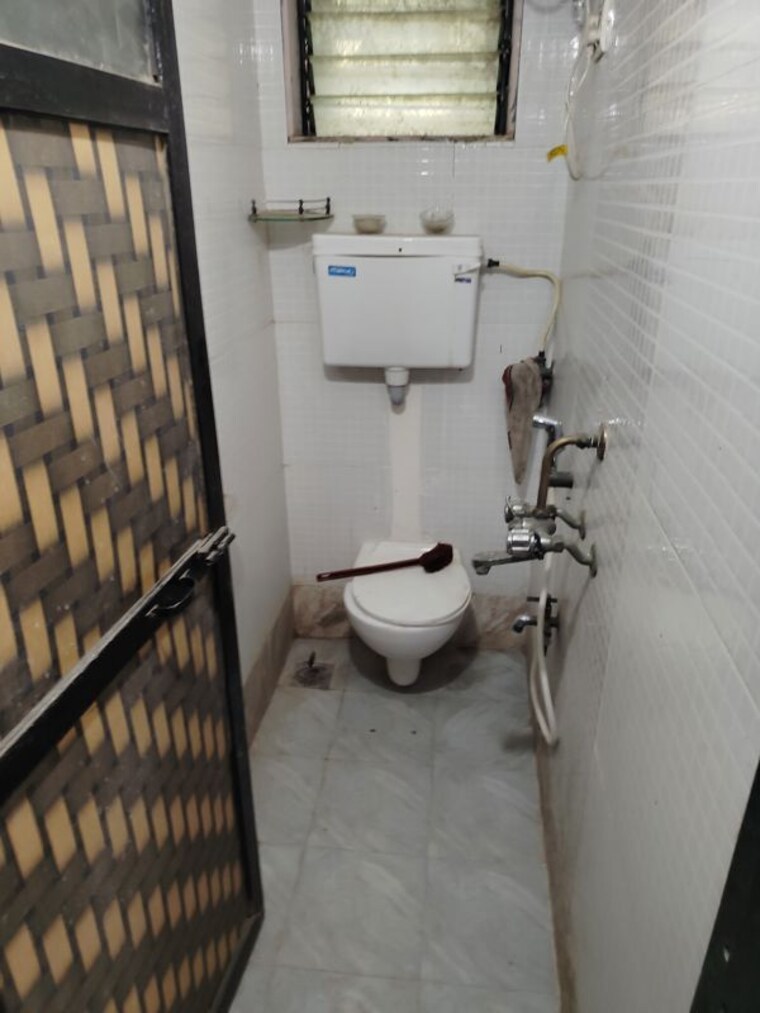 Bathroom, shree-gurukrupa-ashish-chs 2 Bedroom 886 Sq.Ft. Apartment In New Panvel Sector 17 Navi Mumbai 10618832