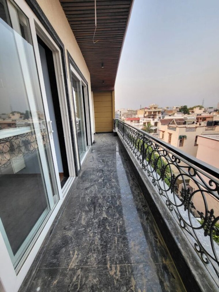 Balcony, sector 15 3 Bedroom 2200 Sq.Ft. Builder Floor In Sector 15 Gurgaon 10618847