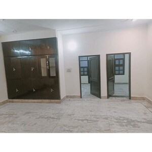 Room in 6 BHK Independent House at Sector 25 – for Sale