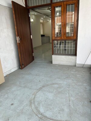 Room in 4 BHK Builder Floor at Sector 17 Dwarka – for Rent