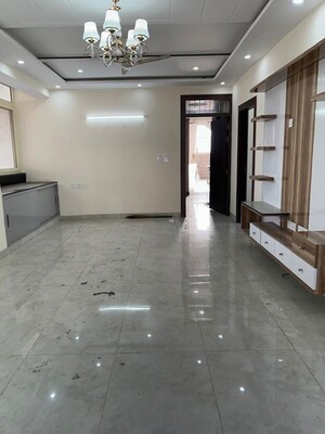 Room in 4 BHK Builder Floor at Sector 17 Dwarka – for Rent