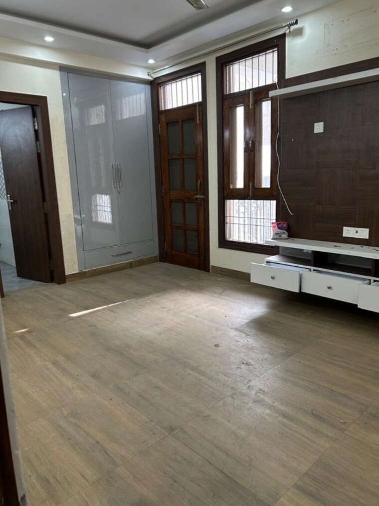 Room, sector 17 dwarka 4 Bedroom 3600 Sq.Ft. Builder Floor In Sector 17 Dwarka Delhi 10618870