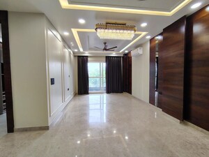 Room in 4 BHK Builder Floor at Sector 46 – for Rent