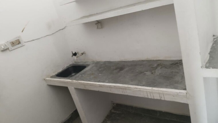 Bathroom, charbagh Commercial Warehouse 2000 Sq.Ft. In Charbagh Lucknow 10618921