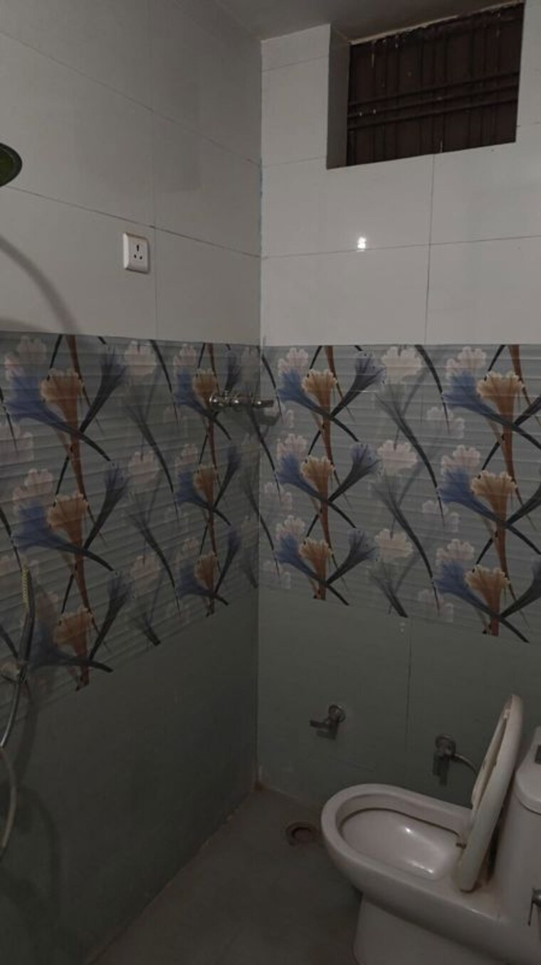 Bathroom, charbagh Commercial Warehouse 2000 Sq.Ft. In Charbagh Lucknow 10618921