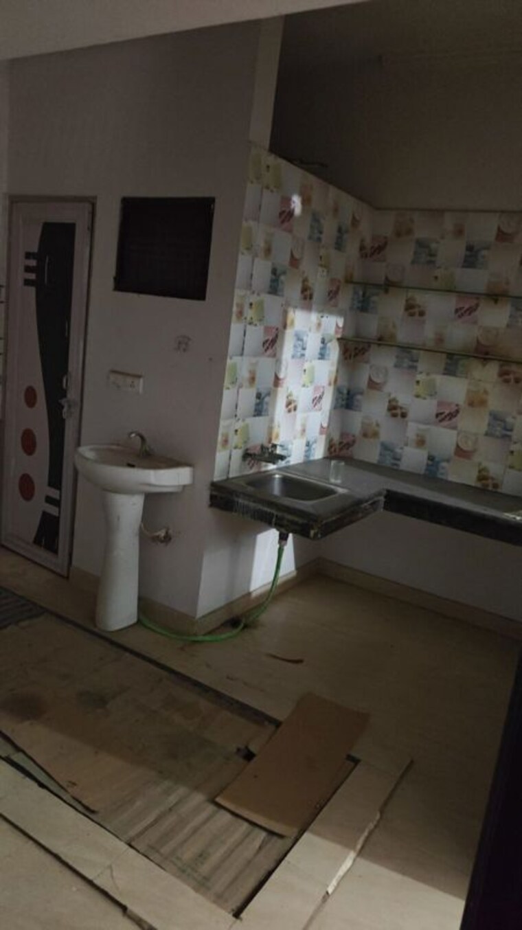 Kitchen, charbagh Commercial Warehouse 2000 Sq.Ft. In Charbagh Lucknow 10618921