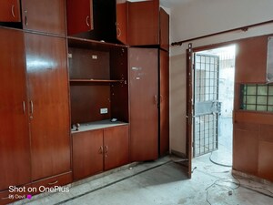 Room in 4 BHK Independent House at Ansal Sushant Lok I, Sector 43 – for Rent