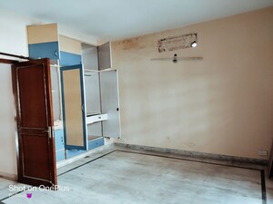Room in 4 BHK Independent House at Ansal Sushant Lok I, Sector 43 – for Rent