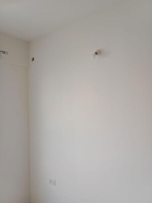 Room in 3 BHK Apartment at Godrej Aqua, International Airport Road – for Rent