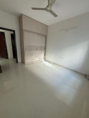 Room in 3 BHK Apartment at Godrej Aqua, International Airport Road – for Rent