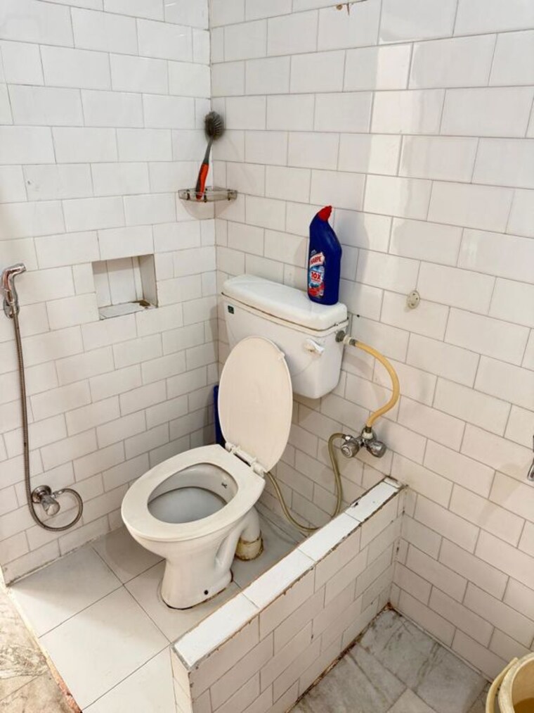 Bathroom, haibat mau mawaiya Commercial Showroom 7000 Sq.Ft. In Haibat Mau Mawaiya Lucknow 10618941