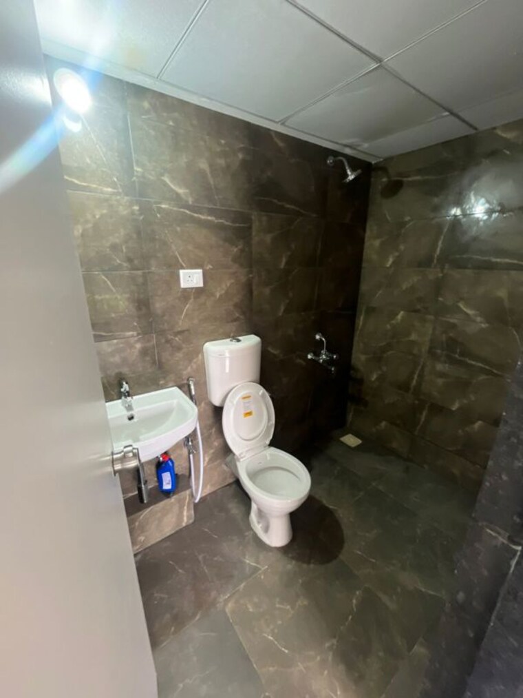 Bathroom, goel-ganga-new-town 2 Bedroom 900 Sq.Ft. Apartment In Dhanori Pune 10618970