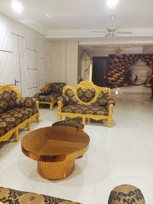 Living Room in 3 BHK Builder Floor at Sector 23 – for Rent