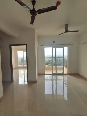 Room in 3 BHK Apartment at Migsun Twinz, Eta Ii Greater Noida – for Sale