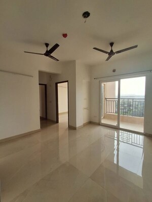 Room in 3 BHK Apartment at Migsun Twinz, Eta Ii Greater Noida – for Sale