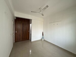 Room in 3 BHK Builder Floor at Sector 21 – for Rent
