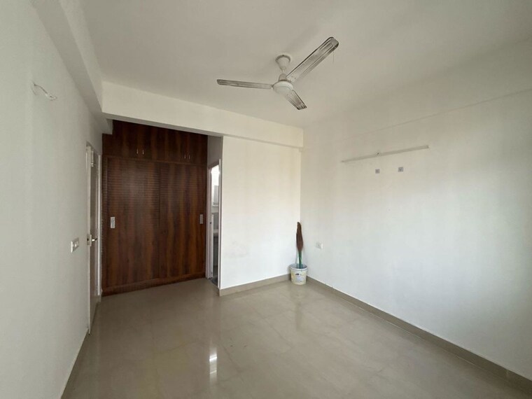 Room, sector 21 3 Bedroom 1200 Sq.Ft. Builder Floor In Sector 21 Gurgaon 10618999