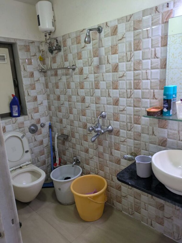 Bathroom, grace-classic 3 Bedroom 1050 Sq.Ft. Apartment In Khar West Mumbai 10618997