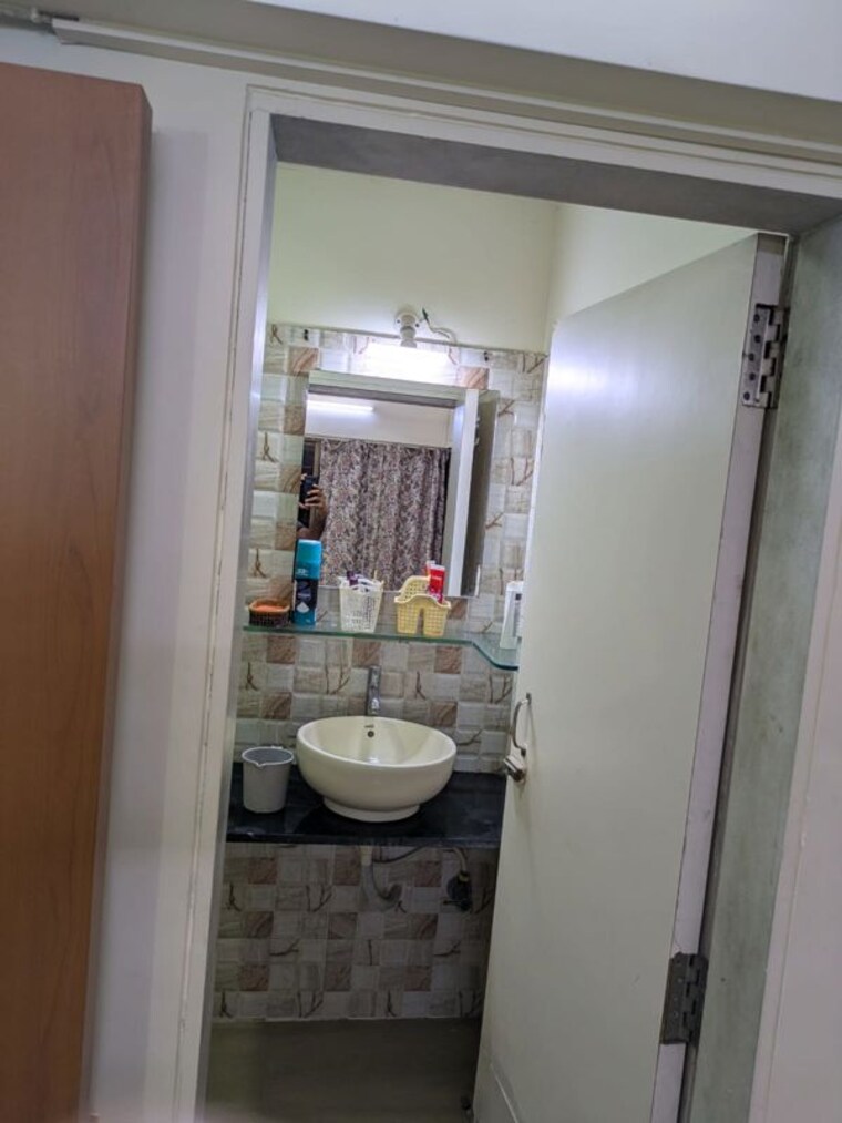 Bathroom, grace-classic 3 Bedroom 1050 Sq.Ft. Apartment In Khar West Mumbai 10618997
