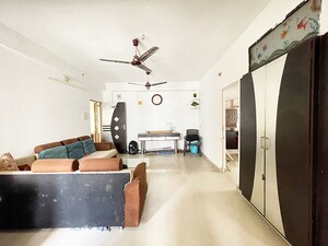Team Area in 2 BHK Apartment at Maninagar – for Sale