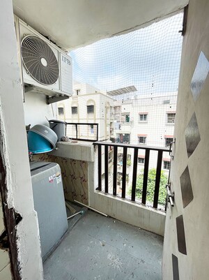 Team Area in 2 BHK Apartment at Maninagar – for Sale