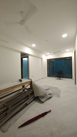 Room in 3 BHK Apartment at Mangesh Darshan Apartment, Santacruz West – for Rent