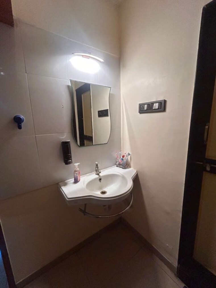 Bathroom, eden-greenlands 2 Bedroom 850 Sq.Ft. Apartment In Rahatani Pune 10619029