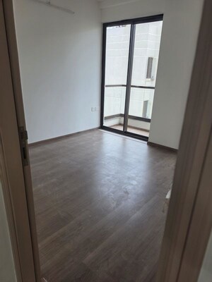 Room in 3 BHK Builder Floor at Sector 21 – for Rent