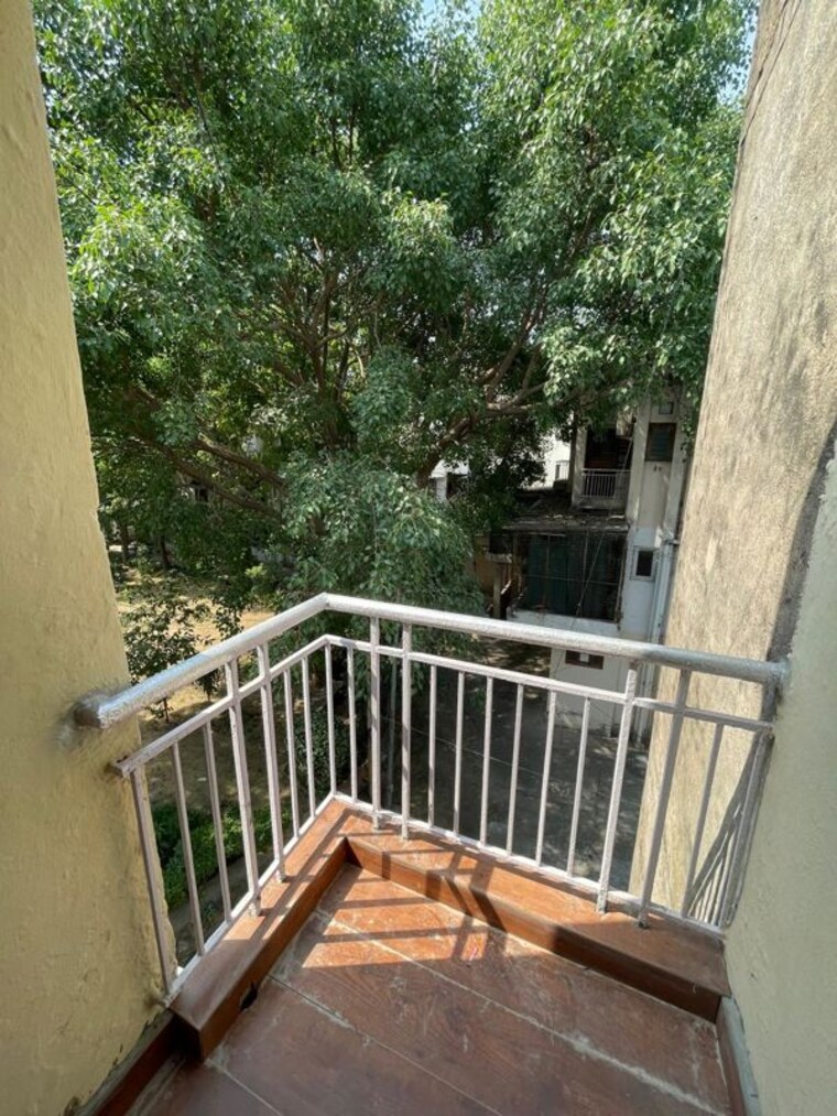 Balcony, vasant kunj 2 Bedroom 900 Sq.Ft. Apartment In Vasant Kunj Delhi 10619045