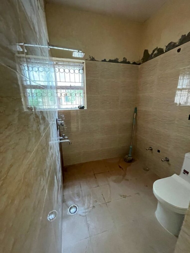 Bathroom, vasant kunj 2 Bedroom 900 Sq.Ft. Apartment In Vasant Kunj Delhi 10619045