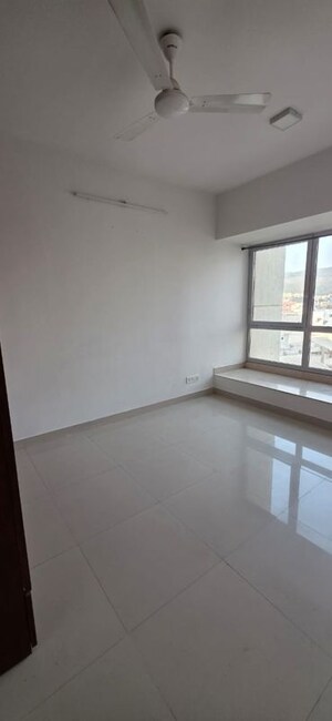 Room in 3 BHK Apartment at DB Woods, Goregaon East – for Rent