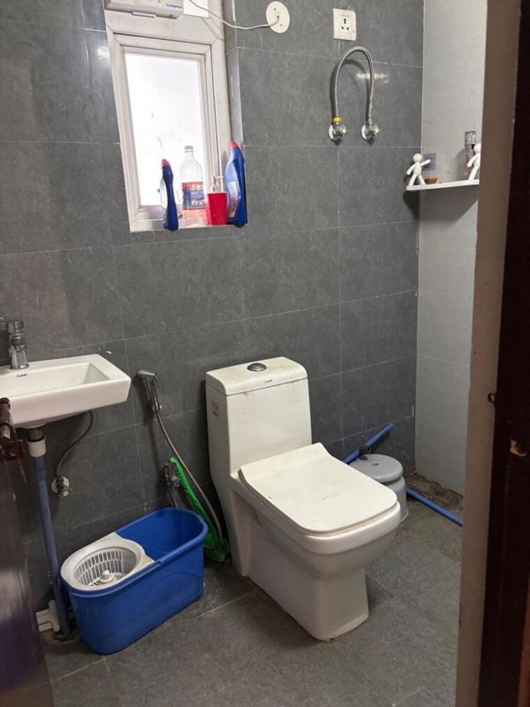 Bathroom, sector 23 3 Bedroom 1550 Sq.Ft. Builder Floor In Sector 23 Gurgaon 10619070