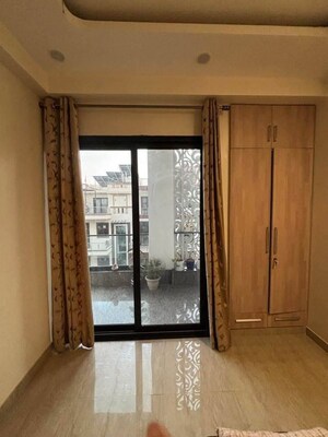 Room in 3 BHK Builder Floor at Sector 47 – for Rent