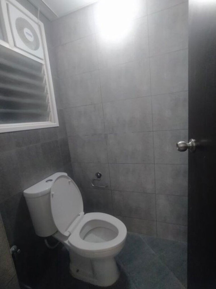 Bathroom, provident-park-square 2 Bedroom 1200 Sq.Ft. Apartment In Kanakapura Road Bangalore 10619085
