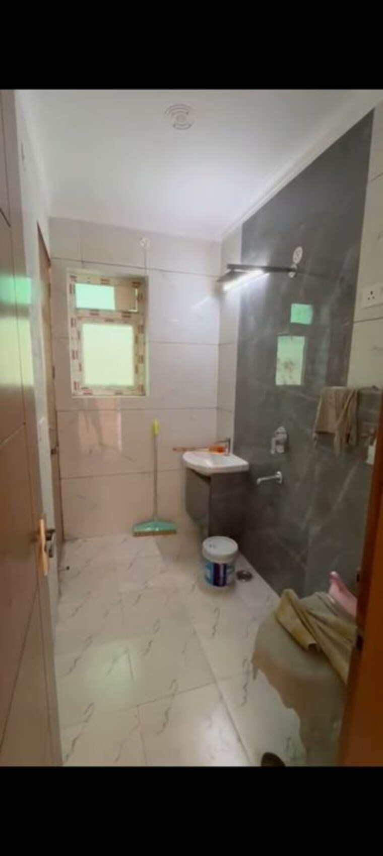 Bathroom, green fields colony 3 Bedroom 200 Sq.Yd. Builder Floor In Green Fields Colony Faridabad 10619097