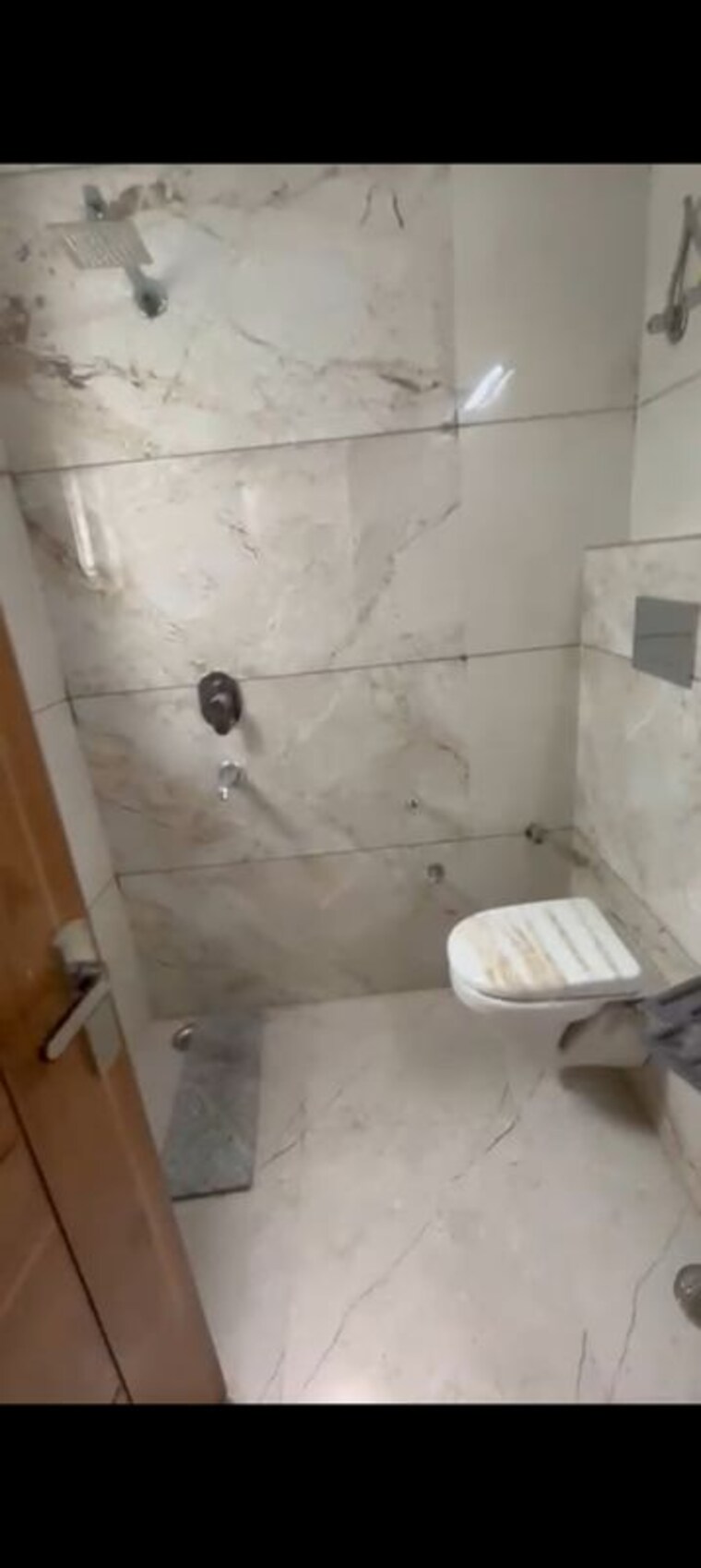 Bathroom, green fields colony 3 Bedroom 200 Sq.Yd. Builder Floor In Green Fields Colony Faridabad 10619097