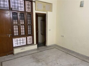 Room in 2 BHK Builder Floor at Sector 45 – for Rent