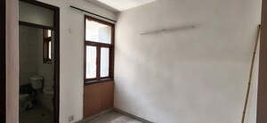 Room in 3 BHK Apartment at Madhur Jivan Apartment, Sector 56 – for Rent