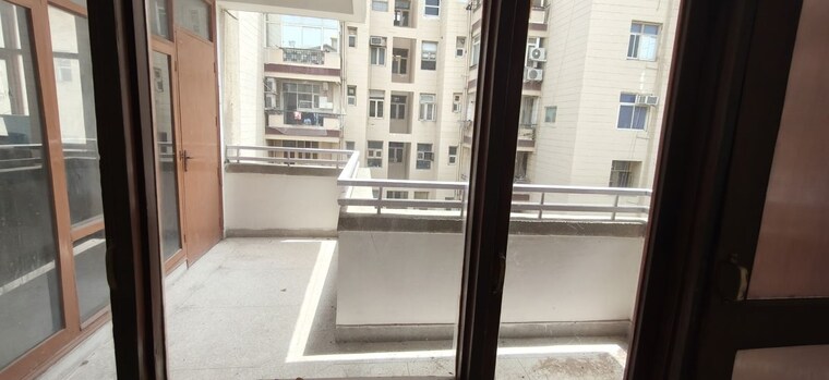 Balcony, madhur-jivan-apartment 3 Bedroom 1750 Sq.Ft. Apartment In Sector 56 Gurgaon 10619086