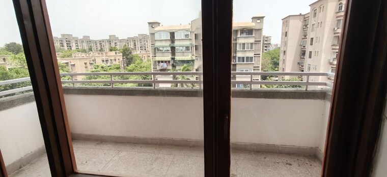 Balcony, madhur-jivan-apartment 3 Bedroom 1750 Sq.Ft. Apartment In Sector 56 Gurgaon 10619086