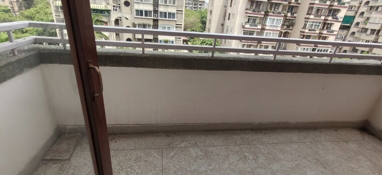 Balcony, madhur-jivan-apartment 3 Bedroom 1750 Sq.Ft. Apartment In Sector 56 Gurgaon 10619086