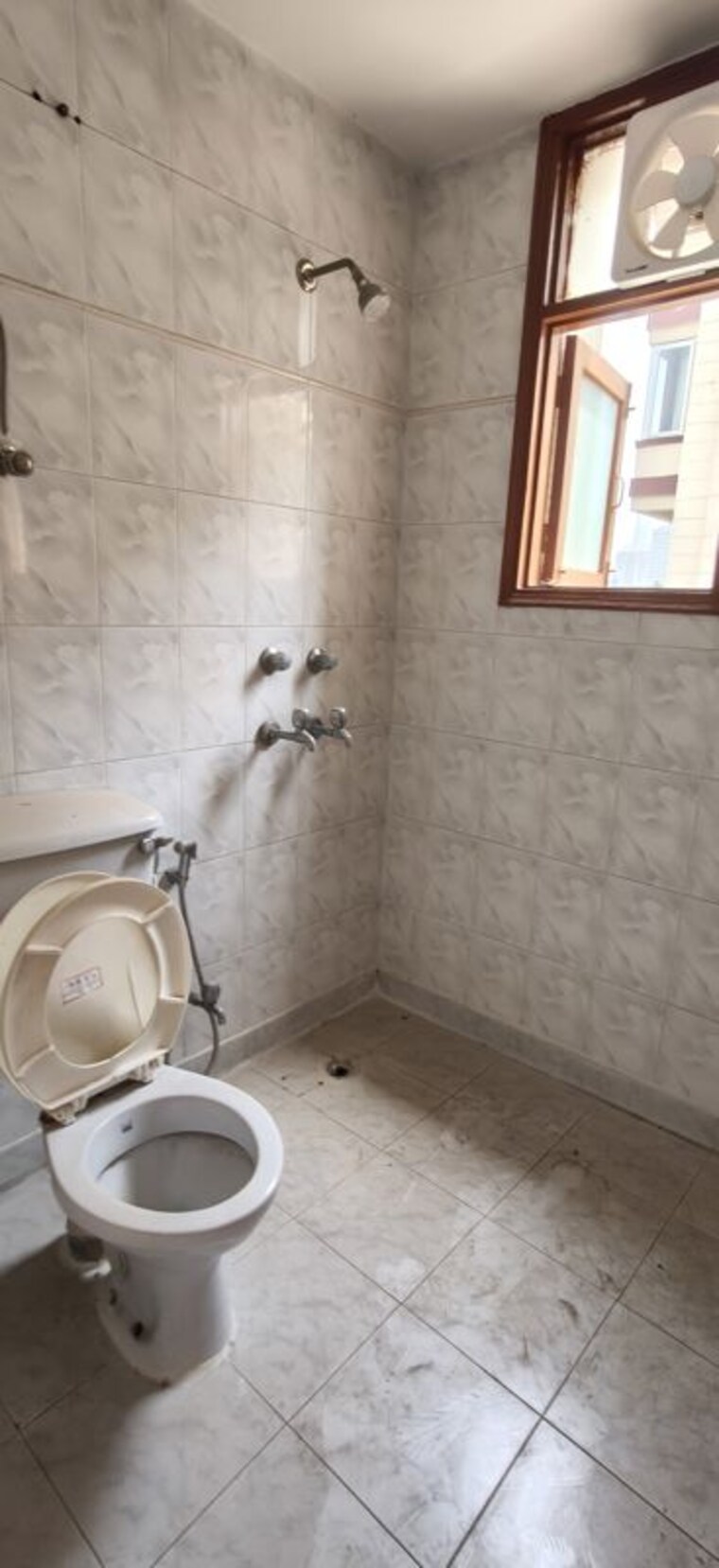 Bathroom, madhur-jivan-apartment 3 Bedroom 1750 Sq.Ft. Apartment In Sector 56 Gurgaon 10619086