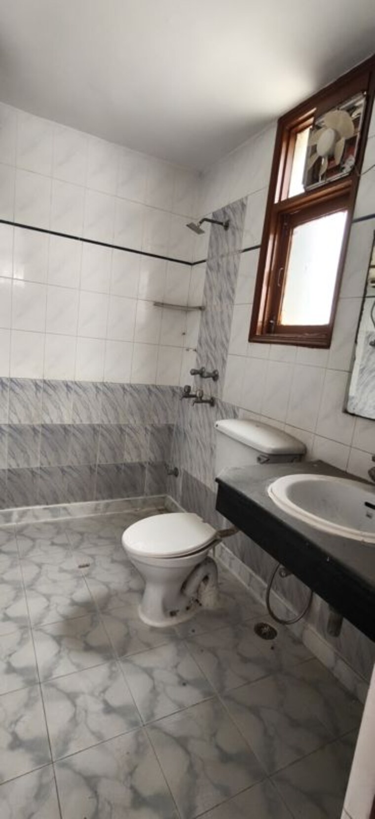 Bathroom, madhur-jivan-apartment 3 Bedroom 1750 Sq.Ft. Apartment In Sector 56 Gurgaon 10619086