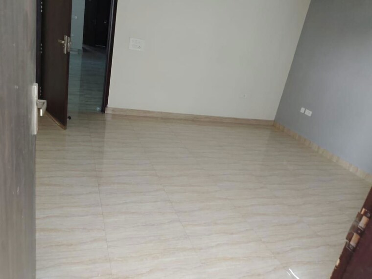 Room, sector 43 2 Bedroom 1200 Sq.Ft. Builder Floor In Sector 43 Gurgaon 10619126
