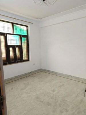 Room in 3 BHK Builder Floor at Green Fields Colony – for Rent