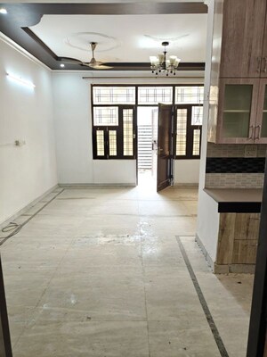 Room in 3 BHK Builder Floor at Green Fields Colony – for Rent