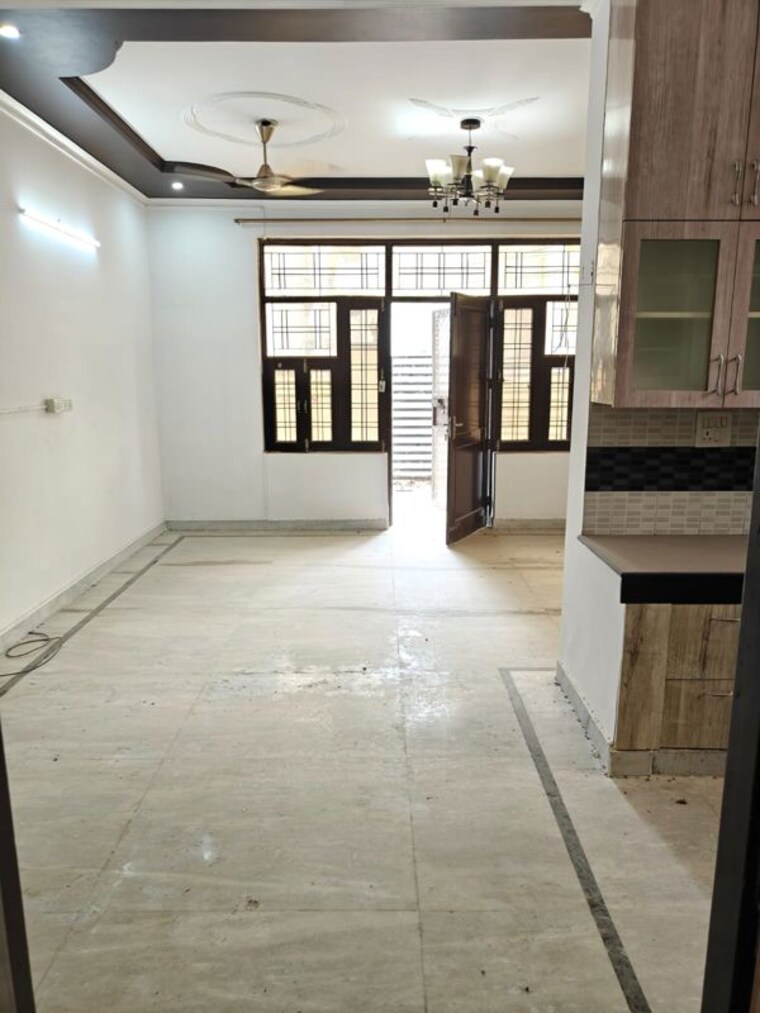 Room, green fields colony 3 Bedroom 400 Sq.Yd. Builder Floor In Green Fields Colony Faridabad 10619136